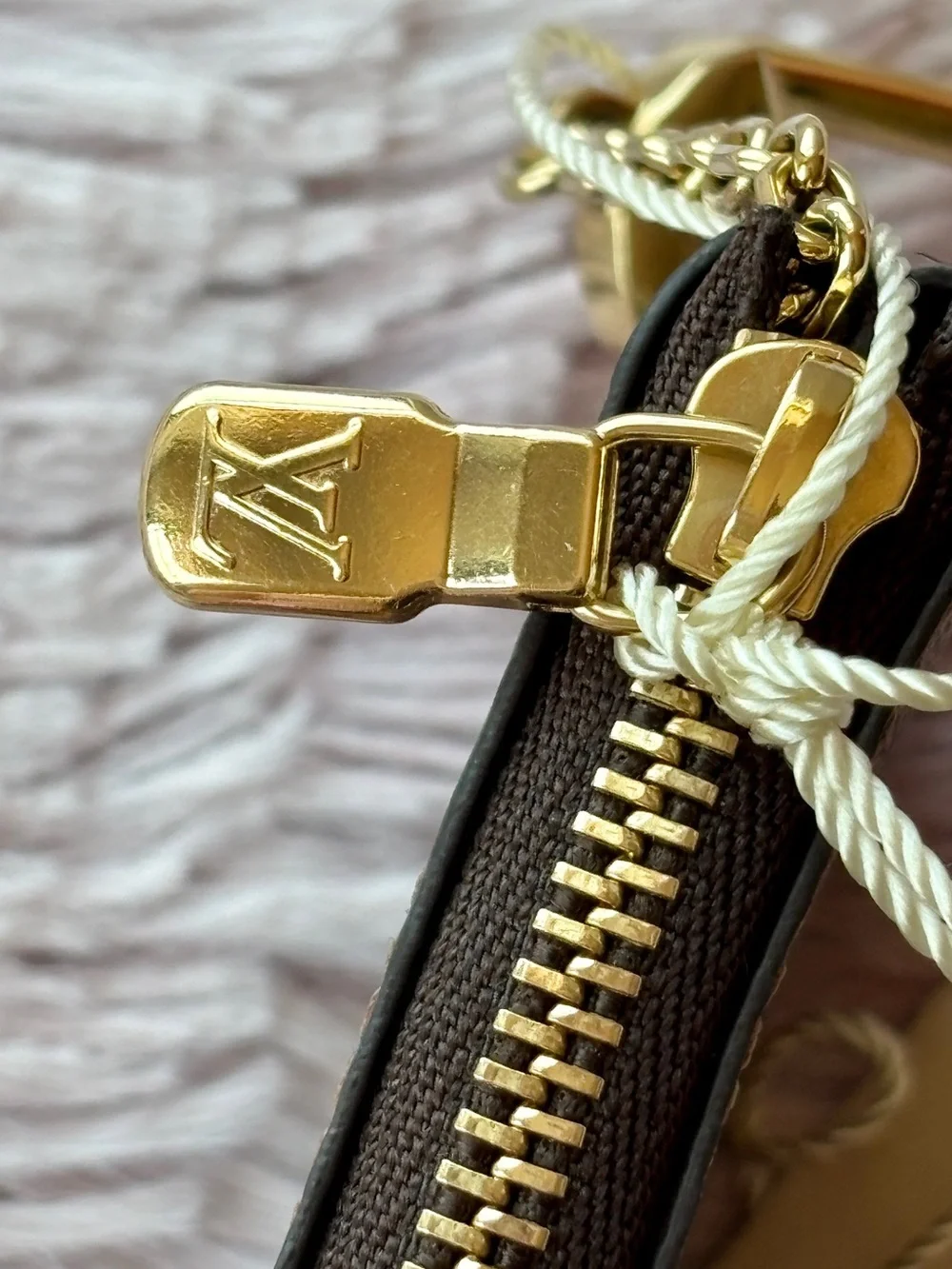 NWT Louis Vuitton Damier Ebene Key Pouch